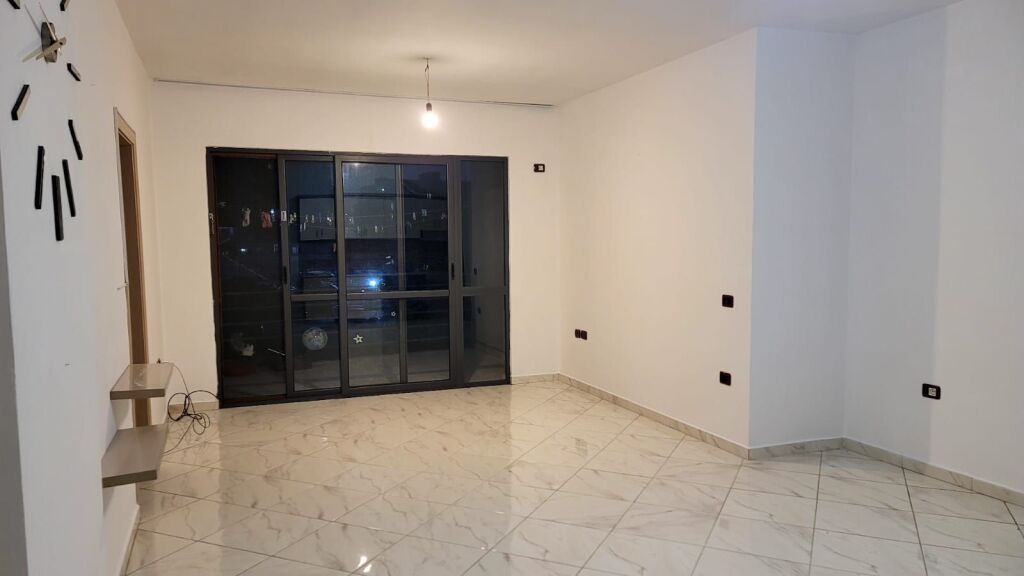 🏢Ne zonen e Astirit,prane Bar 2 Palmat,jepet me qera apartament 2+1,pjeserisht i mobiluar 35,000Leke