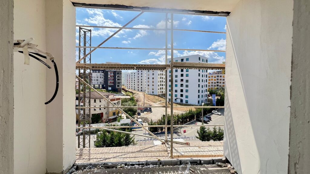 🏠 IN VENDITA: Appartamento 2+1+2 Bagni 📍Ali Demi (Di fronte a Mangalem 21) – 215.000 € – Consegna: 2026 – 4° Piano – 115 m² – Vivere Premium ad Ali Demi 🔥