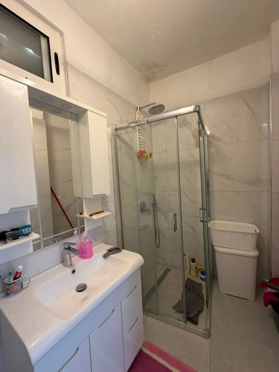 Rent | Shtëpi private 2 + 1 | Rruga Riza Cerova | 650 €/month