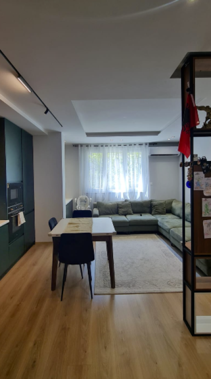 SHITET APARTAMENT 2+1 – PRANË STADIUMIT AIR ALBANIA