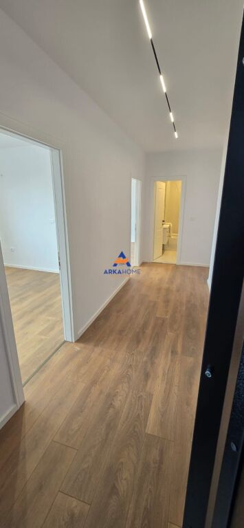 VENDESI APPARTAMENTO 1+1+BALCONE "VICINO ALLA STRADA SHEFQET MUSARAJ" 165000 EURO