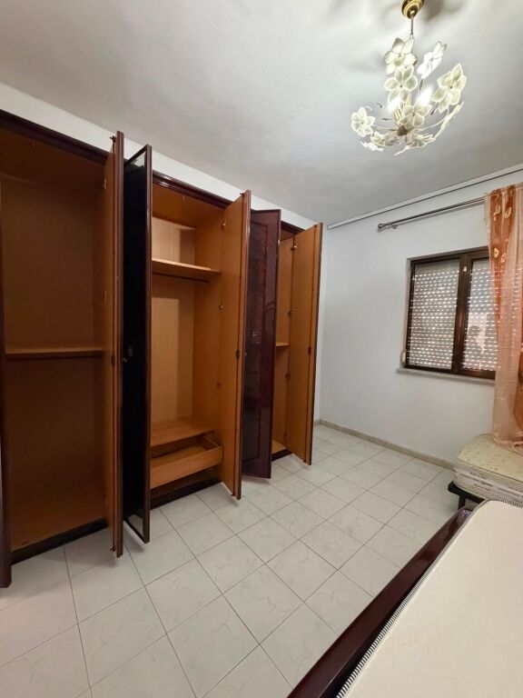 Rent | Shtëpi private 2 + 1 | Rruga Riza Cerova | 350 €/month
