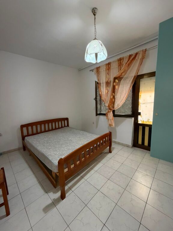 Rent | Shtëpi private 2 + 1 | Rruga Riza Cerova | 350 €/month