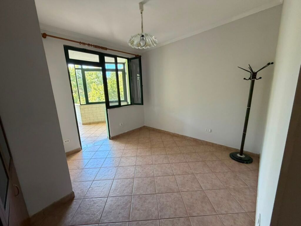 📌 JEPET ME QIRA – AMBJENT ZYRE TEK ISH-EKSPOZITA🔹 Çmimi: 1000€ në muaj