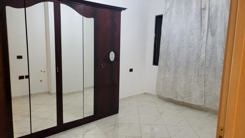 🏢Ne zonen e Astirit,prane Bar 2 Palmat,jepet me qera apartament 2+1,pjeserisht i mobiluar 35,000Leke