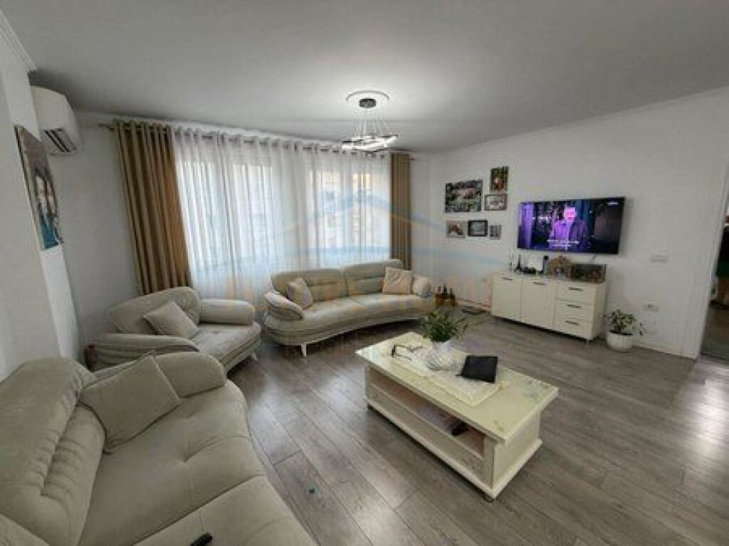 Shitet, Apartament 2+1, Pallatet Cabej, Misto Mame