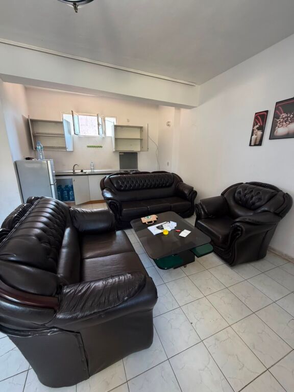 Rent | Shtëpi private 2 + 1 | Rruga Riza Cerova | 350 €/month