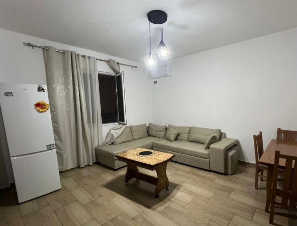Rent | Shtëpi private 2 + 1 | Rruga Siri Kodra | 400 €/month