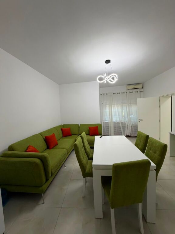 Rent | Shtëpi private 1 + 1 | Rruga Riza Cerova | 550 €/month