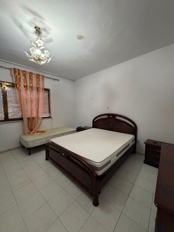 Rent | Shtëpi private 2 + 1 | Rruga Riza Cerova | 350 €/month