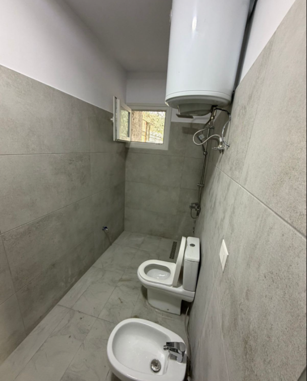 Rent | Shtëpi private 2 + 1 | Rruga Feim Ibrahimi | 400 €/month