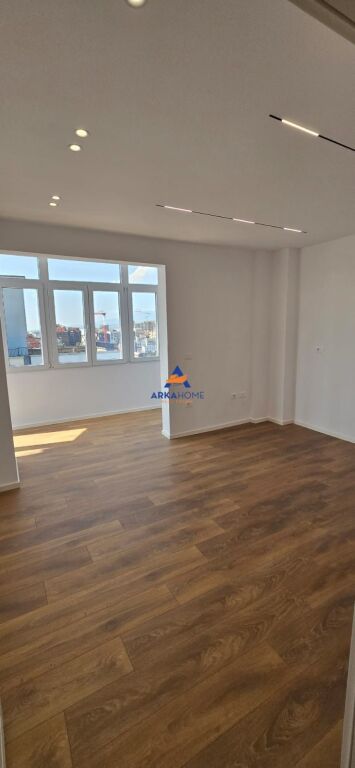 VENDESI APPARTAMENTO 1+1+BALCONE "VICINO ALLA STRADA SHEFQET MUSARAJ" 165000 EURO