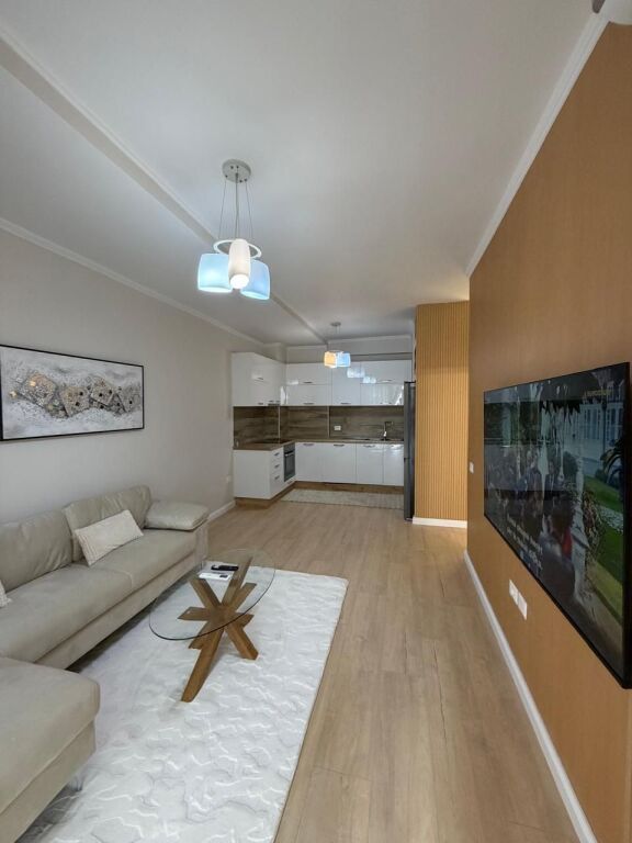 Shitet Apartament 1+1📌Kompleksi Golden Park (perballe S.Amerikan 3)  Hipoteke Sip 60m² Kati 2 ashensor Orientimi me diell Cmimi:142 milion Leke