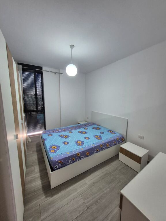 Appartamento 3+1+2 in affitto situato in Via 5 Maji, alla fine, vicino alla Rotonda.