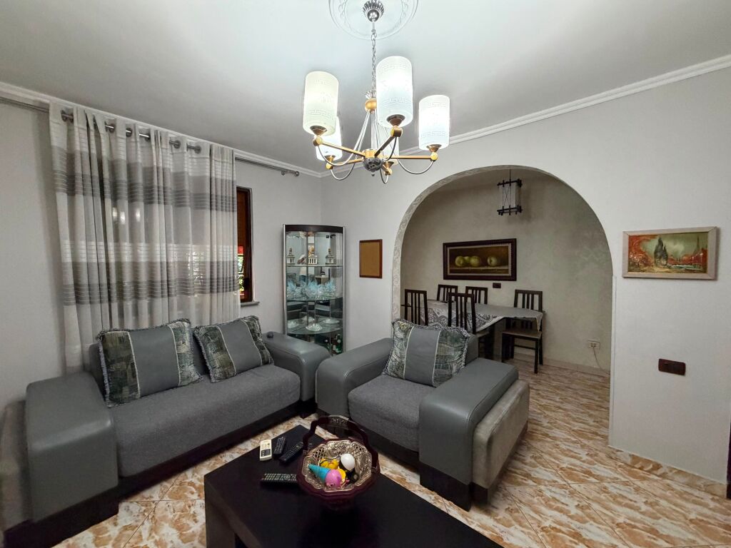 Apartament+Dyqan+Garazh per shitje tek 21 Dhjetori.