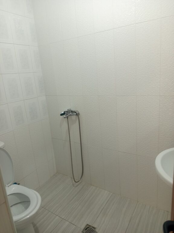 APARTAMENT 1+1. 28000 LEKE.QYTET STUDENTI.