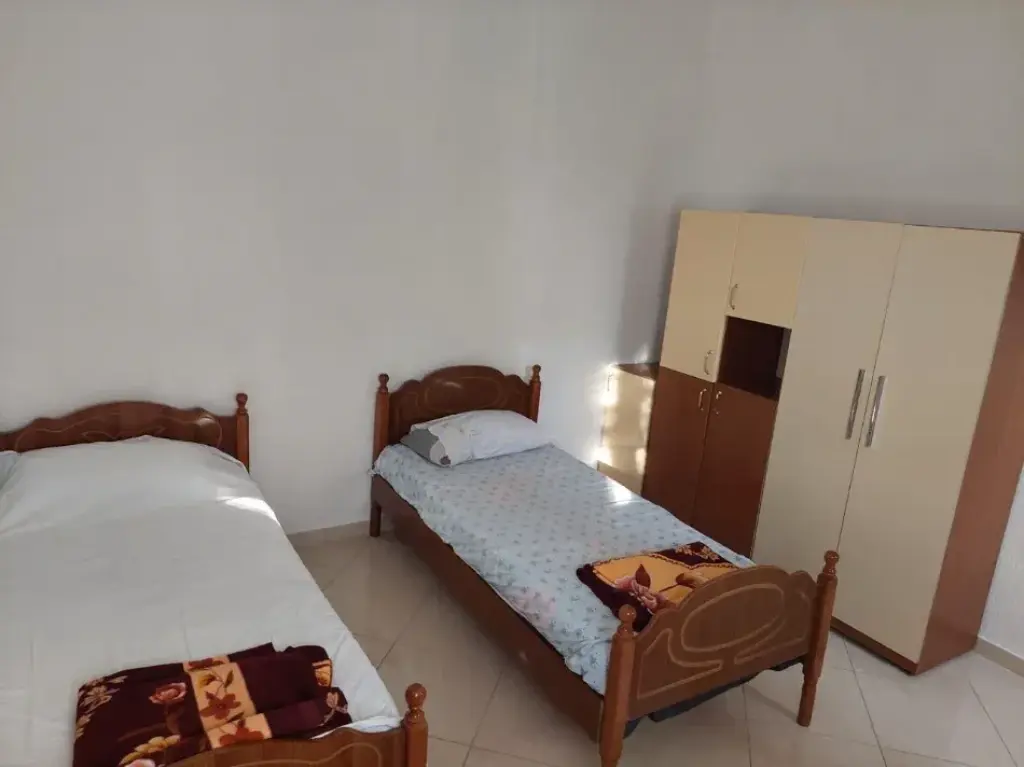 GARSIONERE 25000 LEKE.VILAT GJERMANE