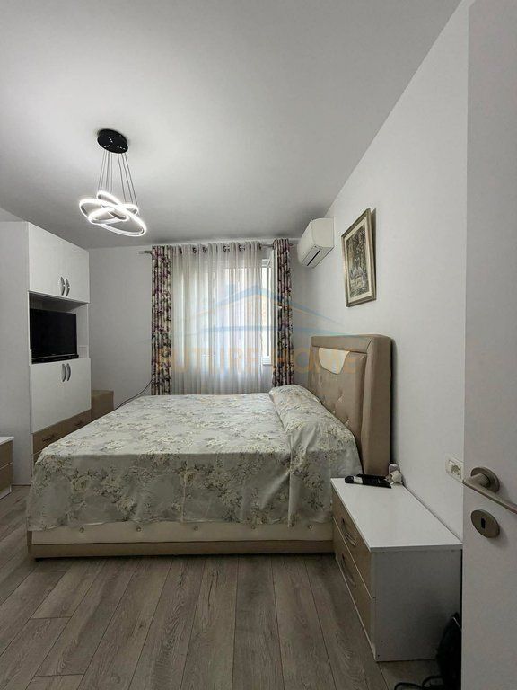 Shitet, Apartament 2+1, Pallatet Cabej, Misto Mame
