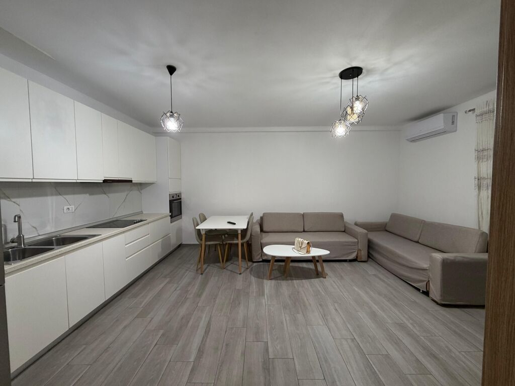 Jepet me qira apartament 3+1 tek 5 Maji