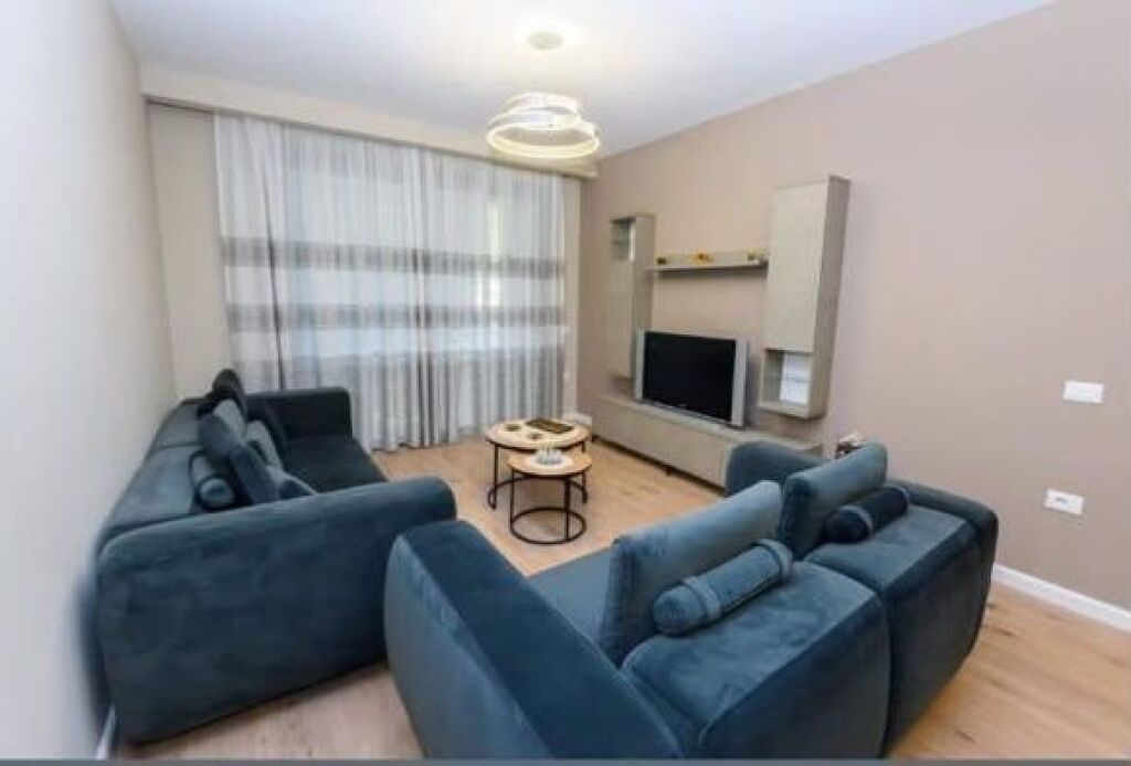 Apartament 2+1, kati i tretë, në zemër të Lungomares