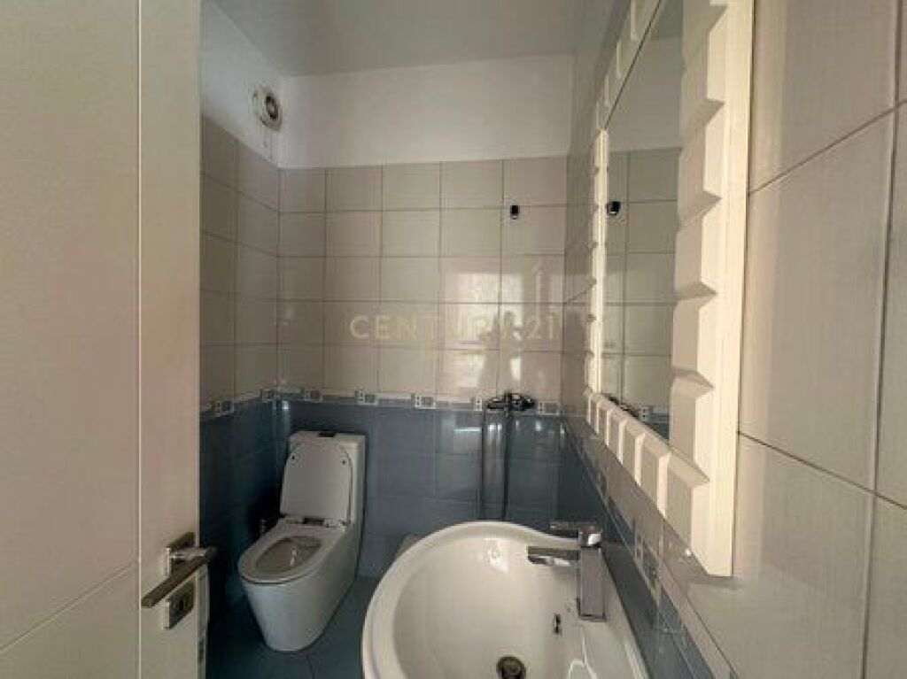 2+1 apartment for rent near the Zoo, Tirana