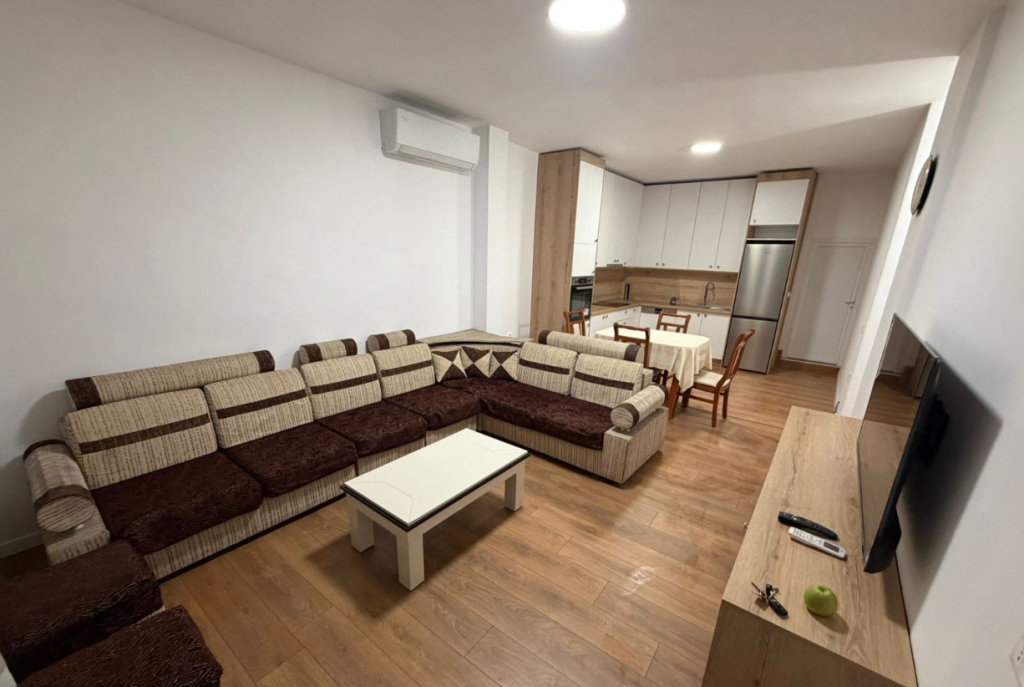Rent | Shtëpi private 2 + 1 | Rruga Feim Ibrahimi | 400 €/month