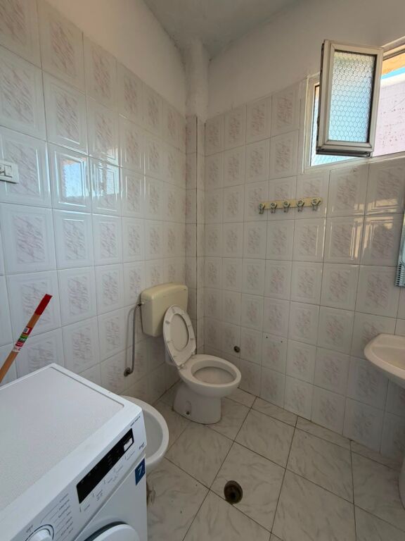 Rent | Shtëpi private 2 + 1 | Rruga Riza Cerova | 350 €/month