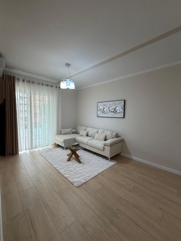 Shitet Apartament 1+1📌Kompleksi Golden Park (perballe S.Amerikan 3)  Hipoteke Sip 60m² Kati 2 ashensor Orientimi me diell Cmimi:142 milion Leke