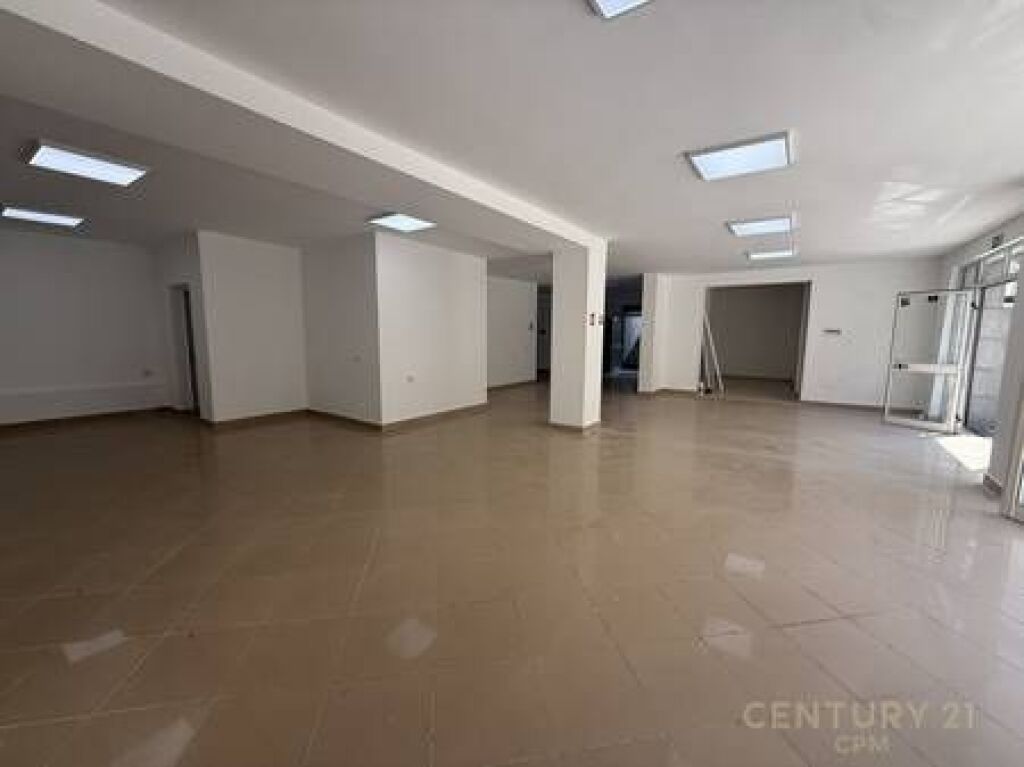 OKAZION!NJËSI KOMERCIALE PËR SHITJE PRANË SHKOLLËS SË BALETIT,NJËSIA NR.2 !