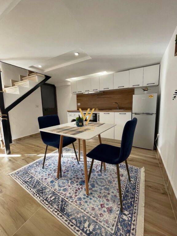JEPET GARSONIERE DUPLEX ME QERA TE RRUGA DURRESIT 50.000 LEKE