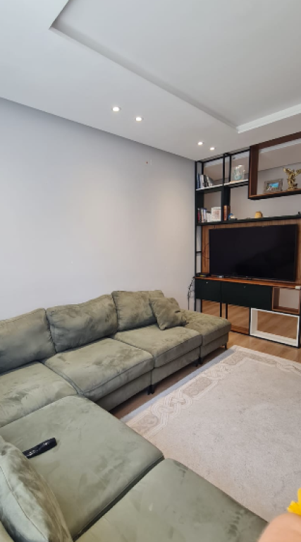 SHITET APARTAMENT 2+1 – PRANË STADIUMIT AIR ALBANIA