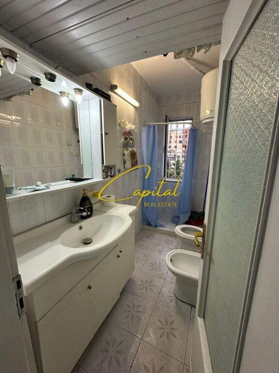 APARTAMENT ME QIRA 2+1 QENDER 50.000 LEKE