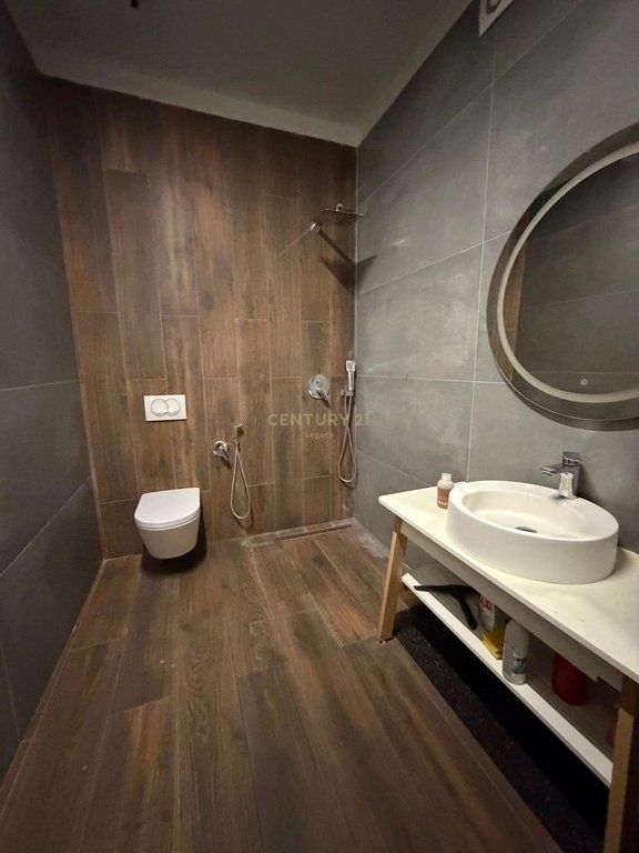 Apartamentg 2+1+2 per qira te Rruga Fortuzi