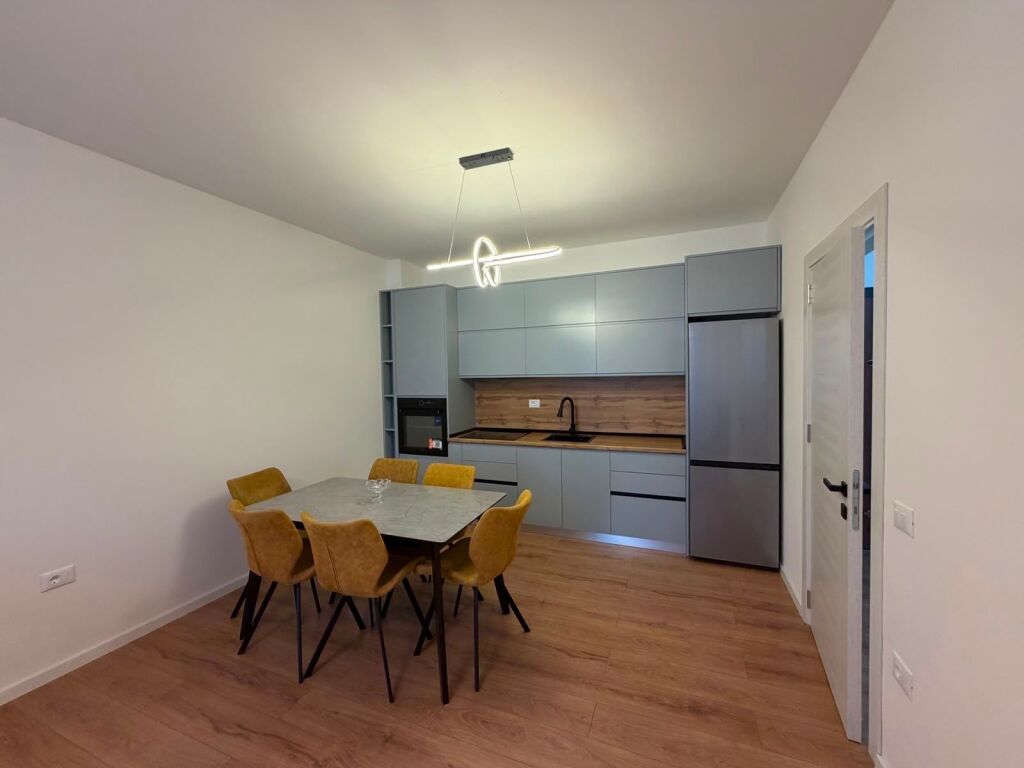 🏡 Apartment 2+1 for rent – Albuleni Complex, Paskuqan  📍 Location: Albuleni Complex, Paskuqan ✨ Previously uninhabited apartment 🏢 1st Floor ☀️ Natural light all day long 🌿 With balcony 🪟 Bathroom with window  💰 Price: 50,000 Lek/month