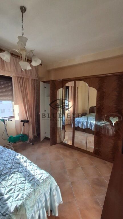 Jepet me qera apartament 2+1 – tek Stacioni i Trenit!