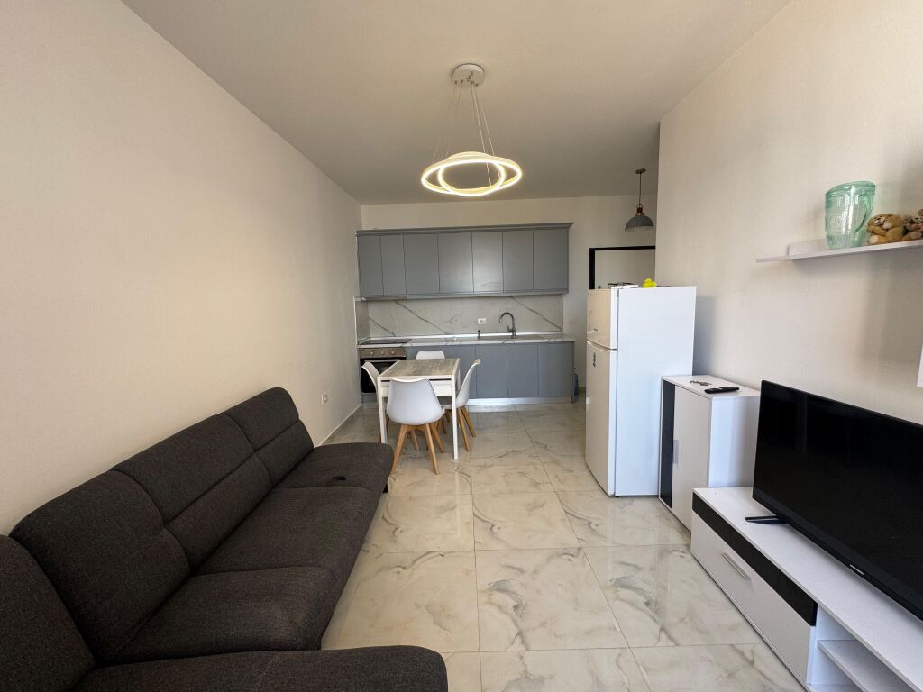 Shitet Apartament 1+1