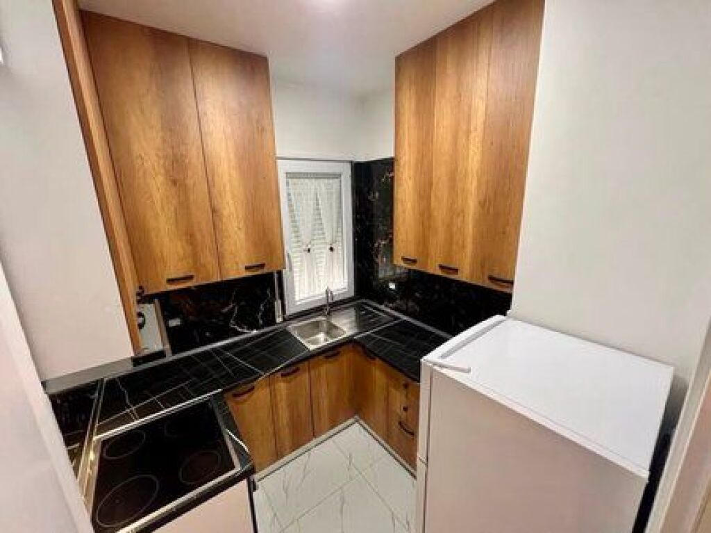 Shitet, Apartament 1+1, Rruga 5 Maj, Tirane