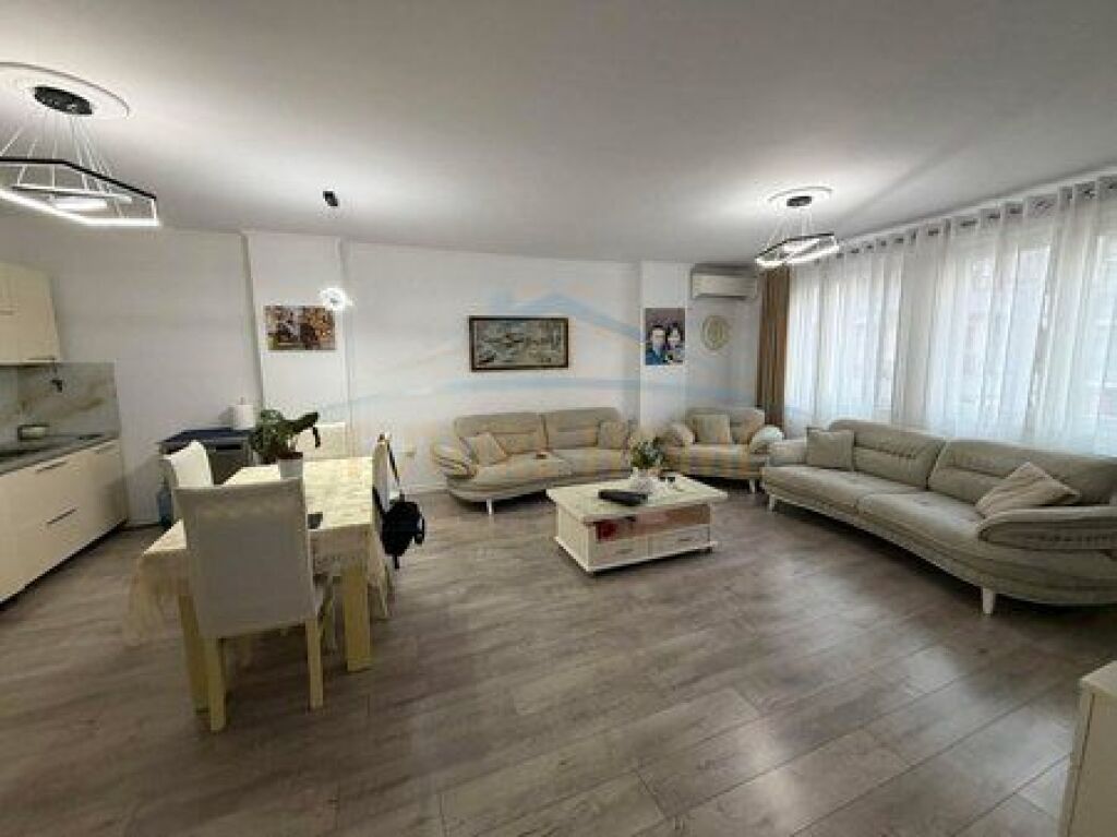 Shitet, Apartament 2+1, Pallatet Cabej, Misto Mame