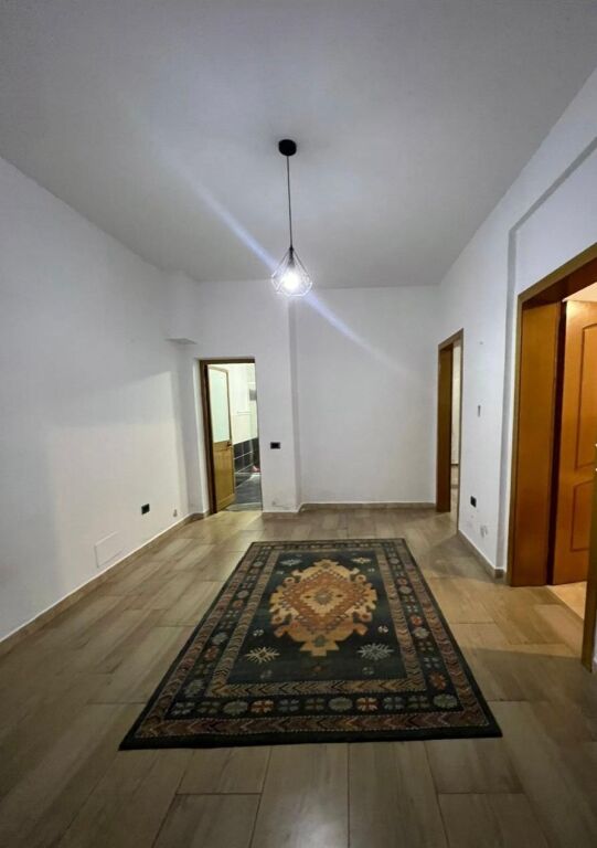 Rent | Shtëpi private 2 + 1 | Rruga Siri Kodra | 400 €/month