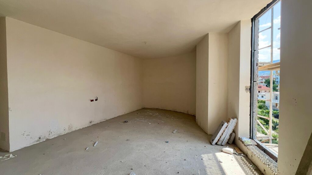 🏠 IN VENDITA: Appartamento 2+1+2 Bagni 📍Ali Demi (Di fronte a Mangalem 21) – 215.000 € – Consegna: 2026 – 4° Piano – 115 m² – Vivere Premium ad Ali Demi 🔥