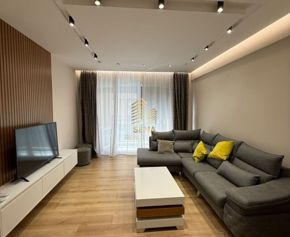 Shitet Apartament 2+1+Blk+2 Wc+ Post Parkimi, Ish Profarma – Xhamllik, 250.000 Euro