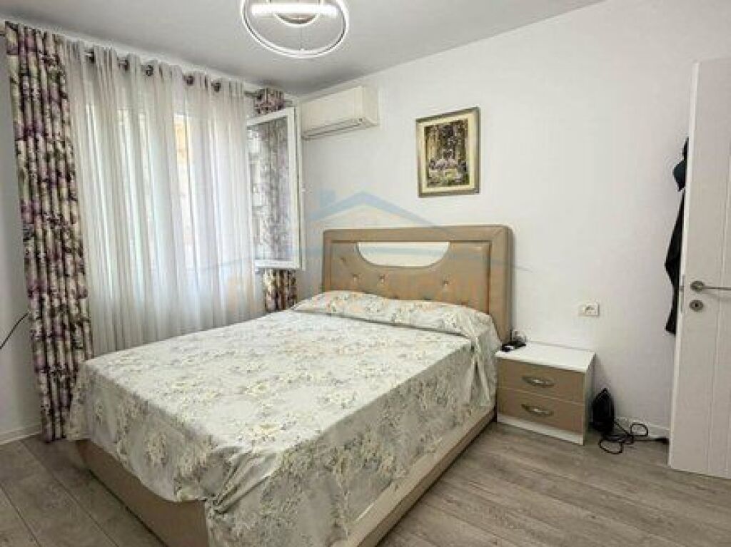 Shitet, Apartament 2+1, Pallatet Cabej, Misto Mame