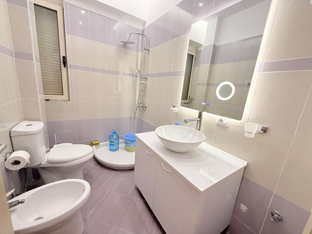 APPARTAMENTO 2+1+2 IN AFFITTO – TRANSBALLKANICA, VLORË