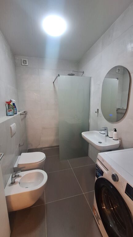 🔹Jepet apartament 1+1 prane Gener 2 , Spak, rruga Jordan Misja. 🏢I sapo mobiluar, i pa banuar me pare  