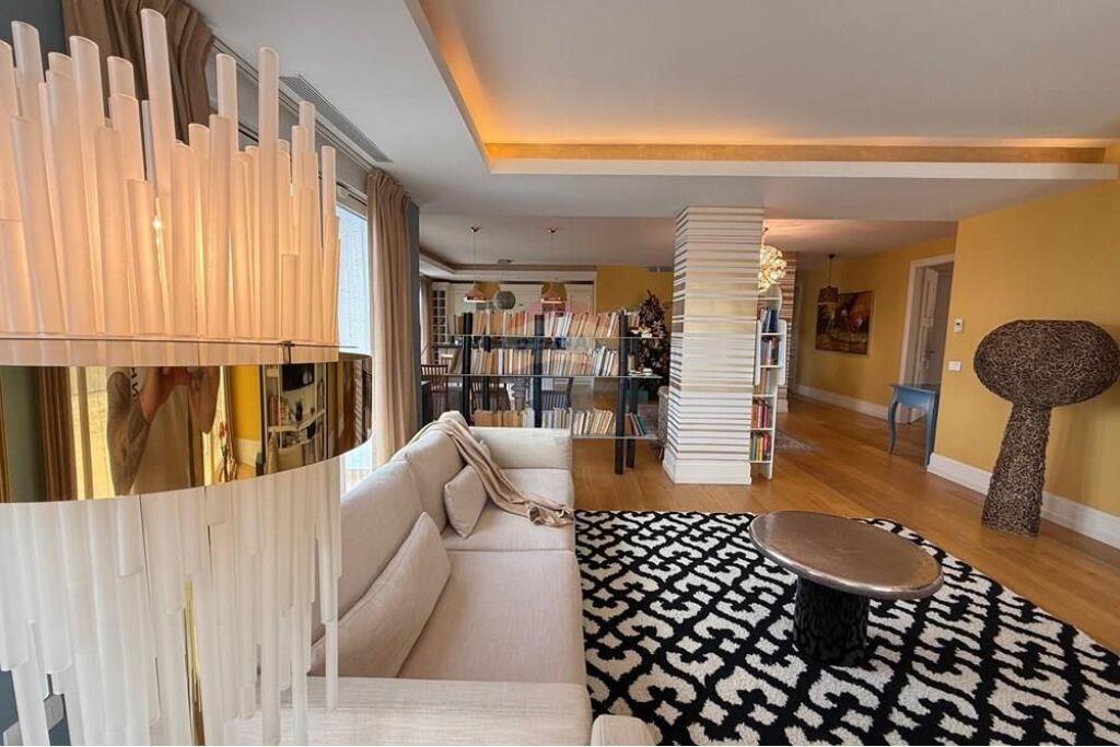 Penthouse Ekskluziv për Shitje – Luks, Arkitekturë Bashkëkohore dhe Panoramë 360° mbi Tiranën