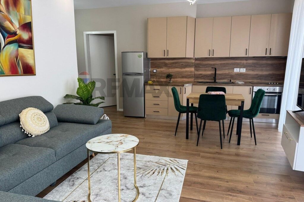 Apartament 2+1 per qira, Rr. Barrikadave
