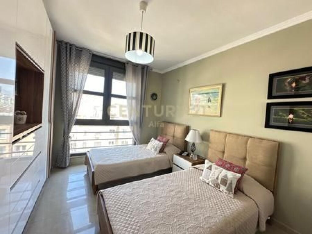 Apartament 2+1+2 per Shitje prane Liqenit te Tiranes!