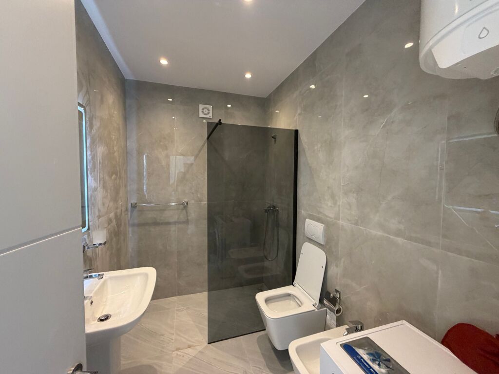 📣 SUPER RENT Apartment 1+1 with parking spot 📍 Jordan Misja Street, Near Ndregjoni Complex ✨   🏢 New Building  🪜 4th Floor  (With Elevator)  🛋️ Fully Furnished  ✅ Never Lived In Before   💶 Price 70,000 Leke/Month