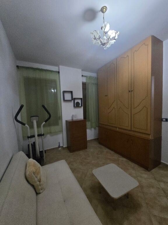 Affittasi 1+1 Complesso Derveni Misto Mame 30.000 lek