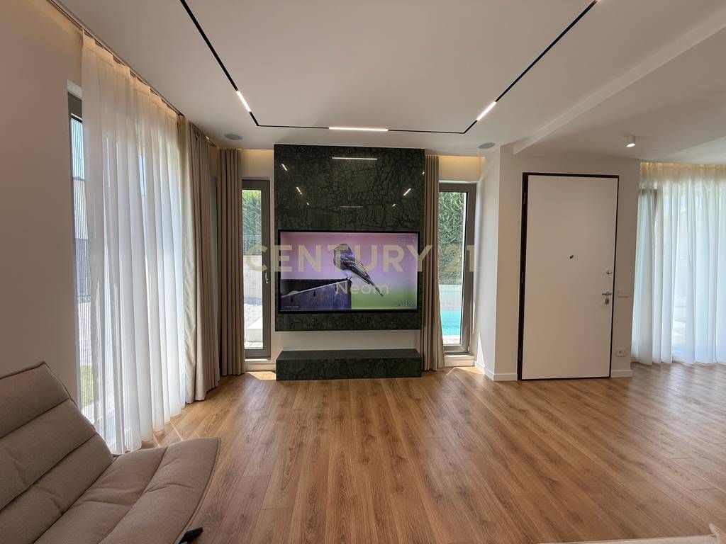 Villa with private pool for rent – Dry Lake